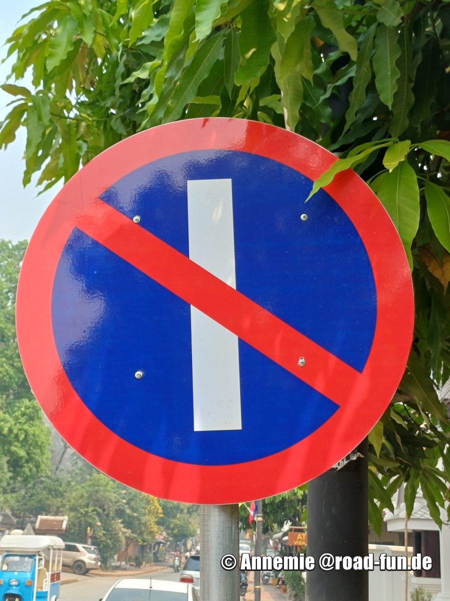 Verbotsschild Laos - Parken an ungeraden Tagen verboten