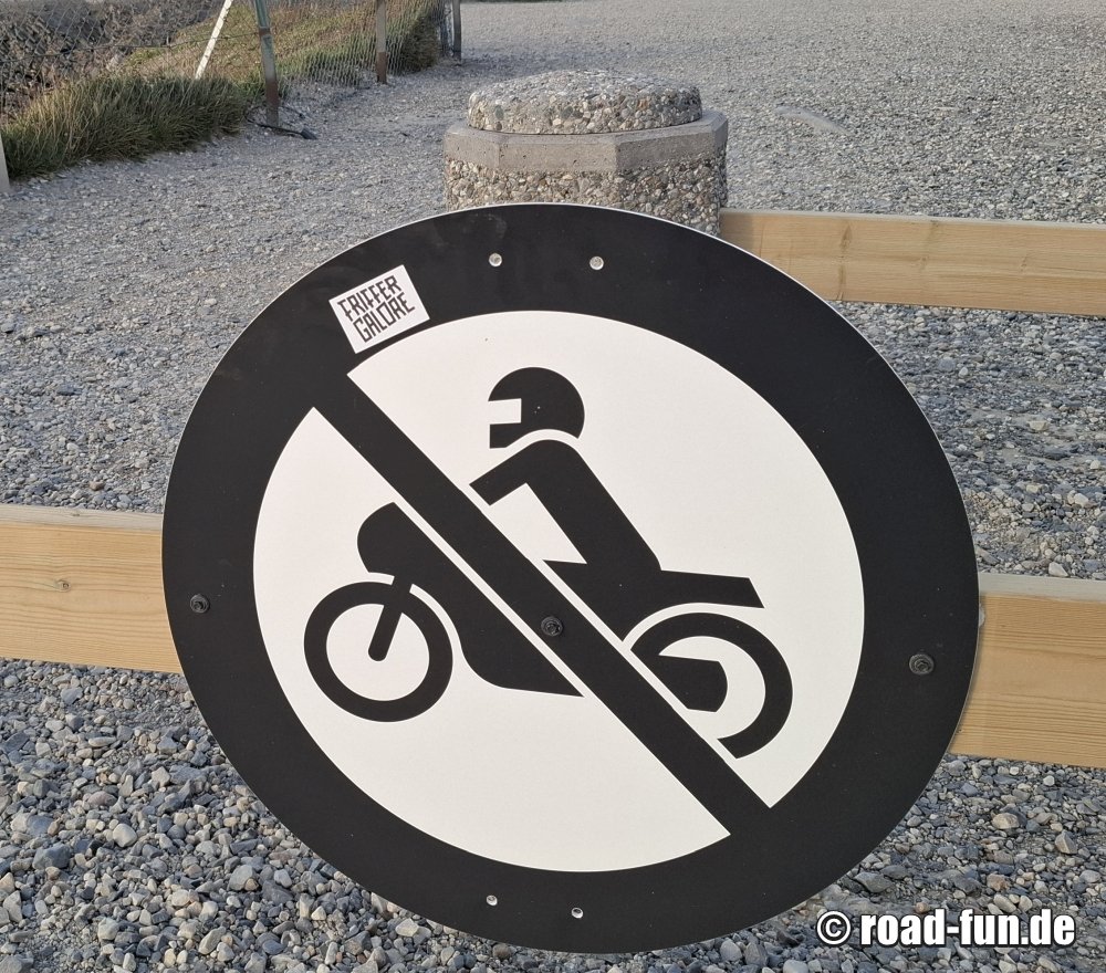 Verbotsschild Norwegen - Durchfahrt Motorrad