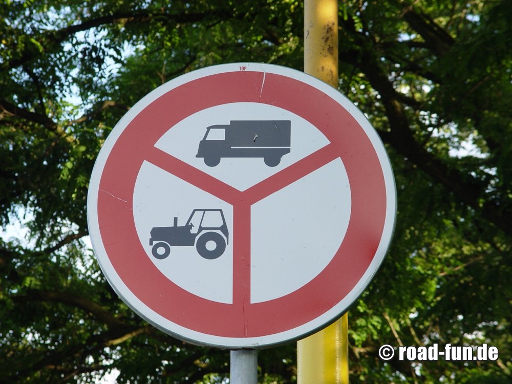 Verbotsschild Tschechien - Durchfahrtsverbot LKW Traktor