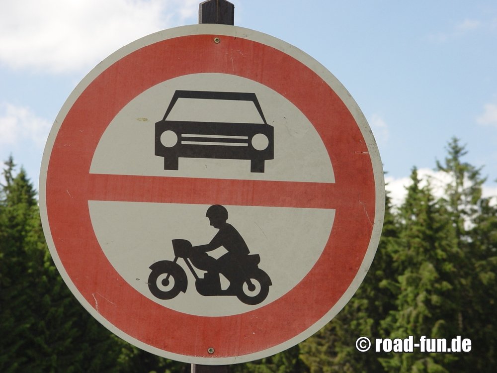Verbotsschild Tschechien - Durchfahrtsverbot PKW Motorrad