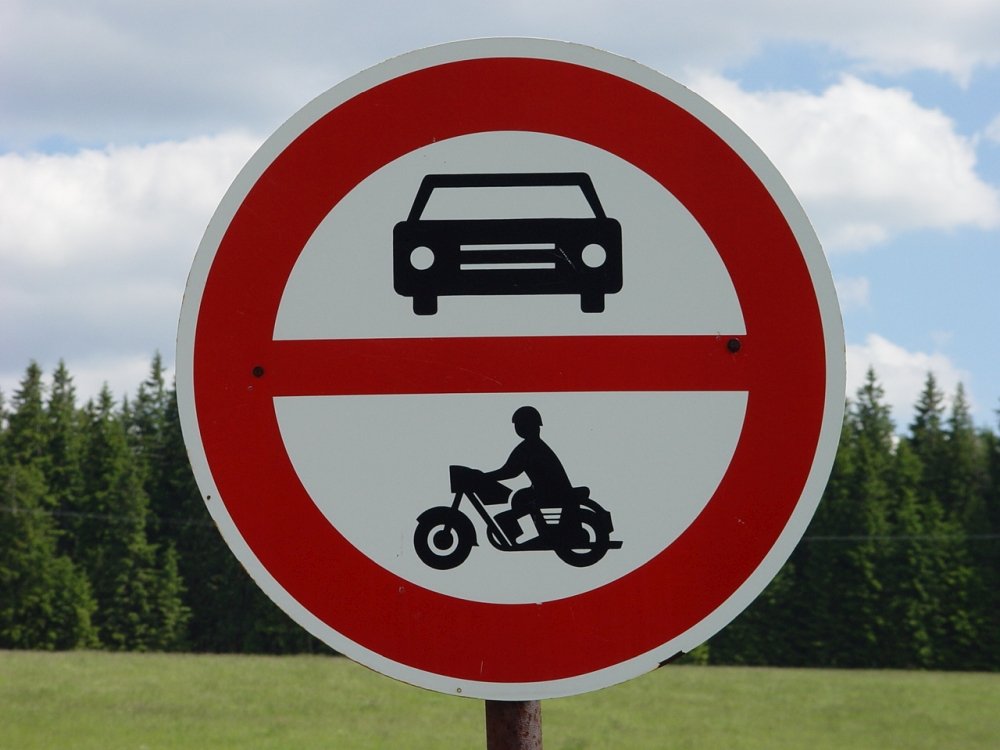 Verbotsschild Tschechien - Durchfahrtsverbot PKW Motorrad