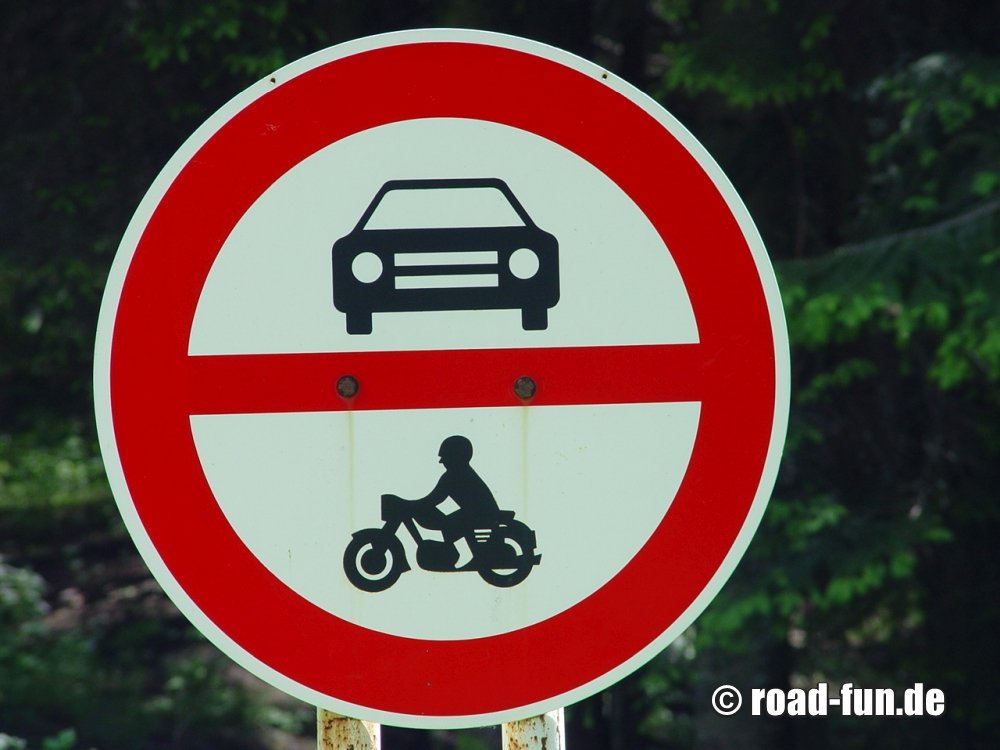 Verbotsschild Tschechien - Durchfahrtsverbot PKW Motorrad