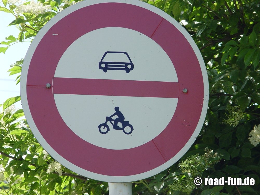 Verbotsschild Tschechien - Durchfahrtsverbot PKW Motorrad