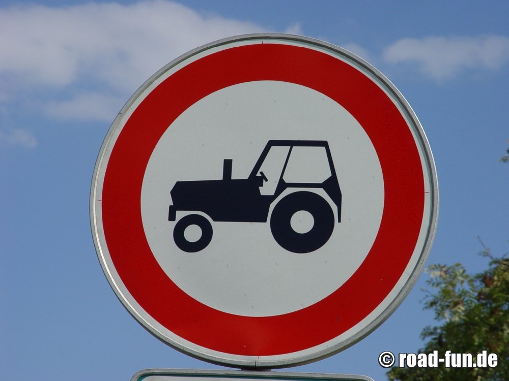 Verbotsschild Tschechien - Durchfahrtsverbot Traktor