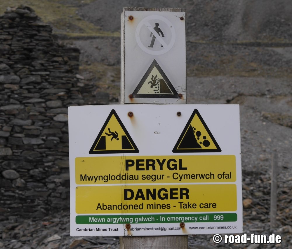 Warningsign Wales - Alte Mine