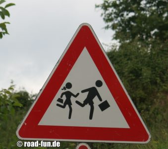 Gefahrenschild Albanien - Kinder 
