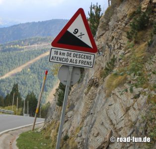 Gefahrenschild Andorra - Gefälle 9%