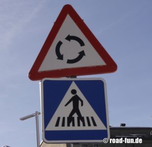Gefahrenschild Andorra - Kreisverkehr