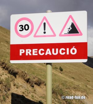 Gefahrenschild Andorra - Steinschlag