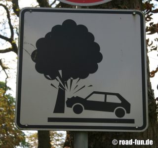 Gefahrenschild Deutschland - Baumunfall
