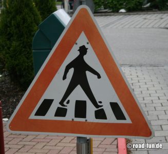 Gefahrenschild Deutschland - Fußgängerüberweg