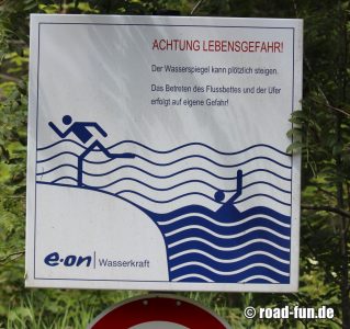 Gefahrenschild Deutschland - plötzlich steigendes Wasser