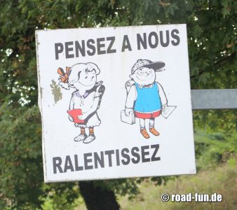 Gefahrenschild Frankreich - Kinder, Bitte langsam fahren