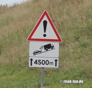 Gefahrenschild Frankreich - Langsame LKW, Auffahrgefahr