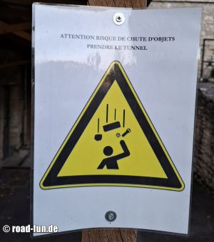 Gefahrenschild Frankreich - herabfallende Gegenstände