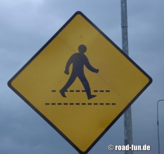 Gefahrenschild Irland - Fußüberweg