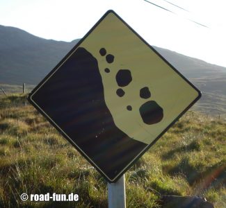 Gefahrenschild Irland - Steinschlag