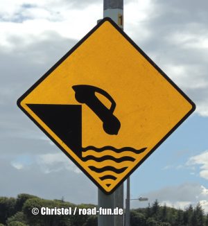 Gefahrenschild Irland - Uferkante