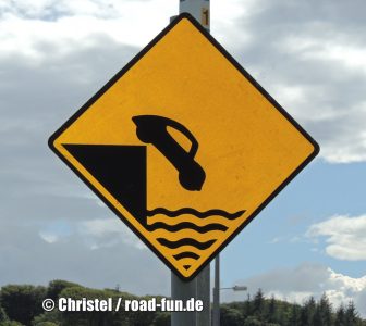 Gefahrenschild Irland - Uferkante