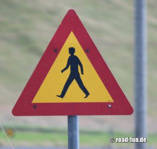 Gefahrenschild Island - Fussgaenger 
