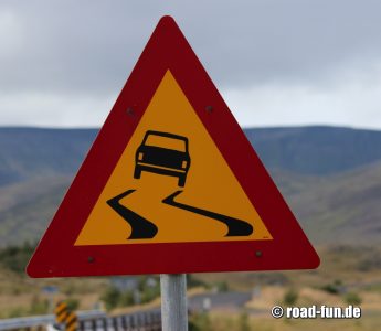 Gefahrenschild Island - Schleudergefahr