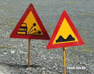Gefahrenschild Island - Splitt Unebene Fahrbahn