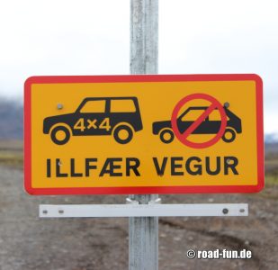 Gefahrenschild Island - schlechte Straße nur Allradantrieb