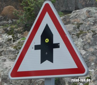 Gefahrenschild Korsika - Kreuzung