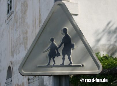 Gefahrenschild Korsika - Schulkinder