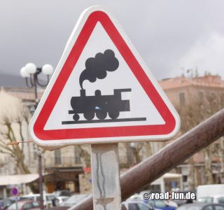 Gefahrenschild Korsika - Unbeschrankter Bahnübergang