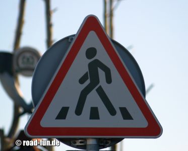 Gefahrenschild Litauen - Zebrastreifen
