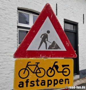 Gefahrenschild Niederlande - Baustelle, Radfahrer absteigen