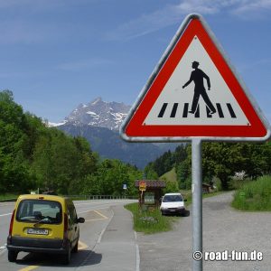 Gefahrenschild Schweiz - Fußüberweg 