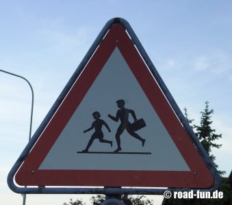 Gefahrenschild Schweiz - Kinder 