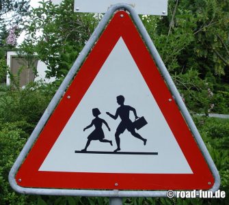 Gefahrenschild Schweiz - Kinder 