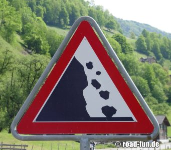 Gefahrenschild Schweiz - Steinschlag