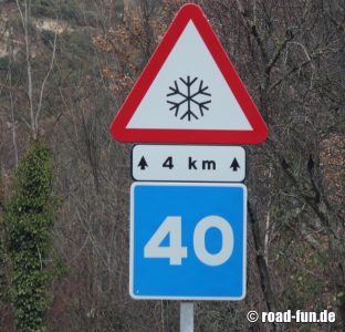 Gefahrenschild Spanien - Schneeglätte
