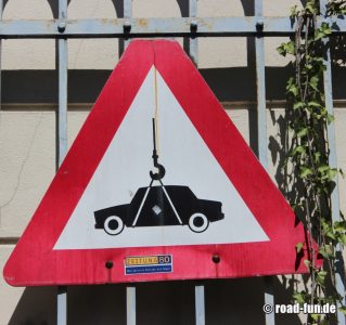 Gefahrenschild Österreich - Abschleppen