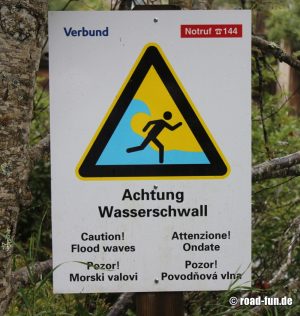 Gefahrenschild Österreich - Achtung Wasserschwall