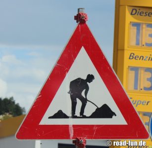 Gefahrenschild Österreich - Baustelle 