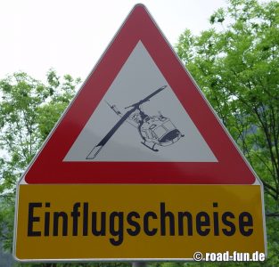 Gefahrenschild Österreich - Einflugschneise Helikopter