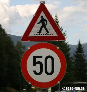 Gefahrenschild Österreich - Fußgängerüberweg