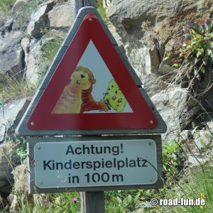 Gefahrenschild Österreich - Kinderspielplatz