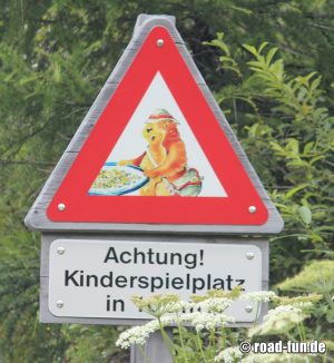 Gefahrenschild Österreich - Kinderspielplatz 