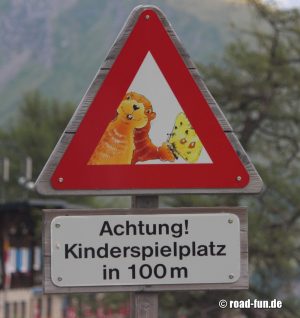 Gefahrenschild Österreich - Kinderspielplatz