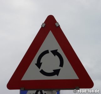 Gefahrenschild Österreich - Kreisverkehr