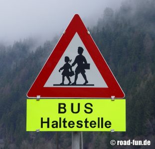 Gefahrenschild Österreich - Schulkinder 