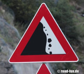 Gefahrenschild Österreich - Steinschlag