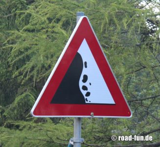 Gefahrenschild Österreich - Steinschlag