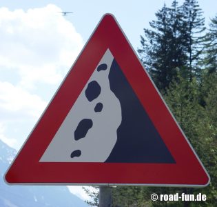 Gefahrenschild Österreich - Steinschlag